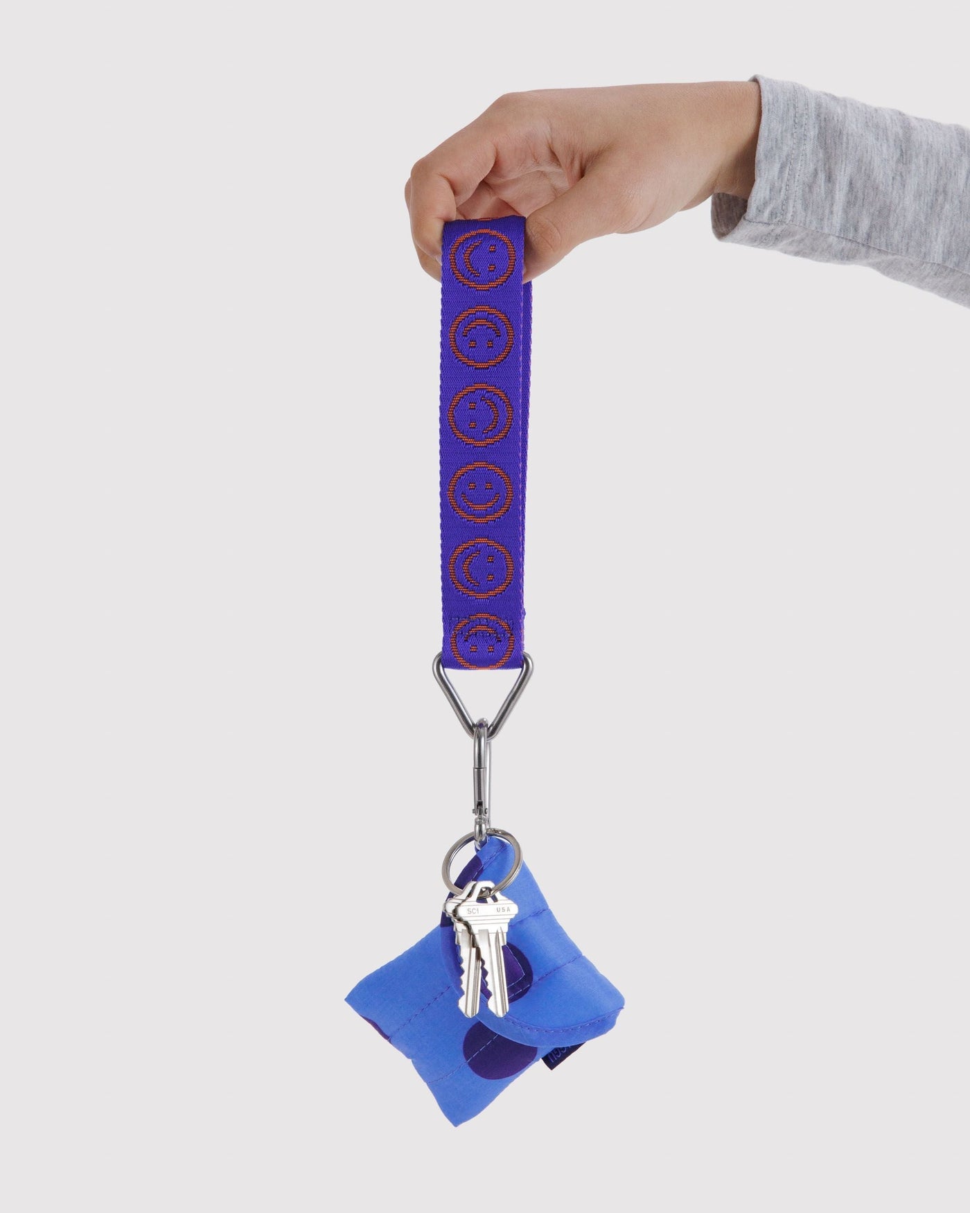 Logo Keychain Q6