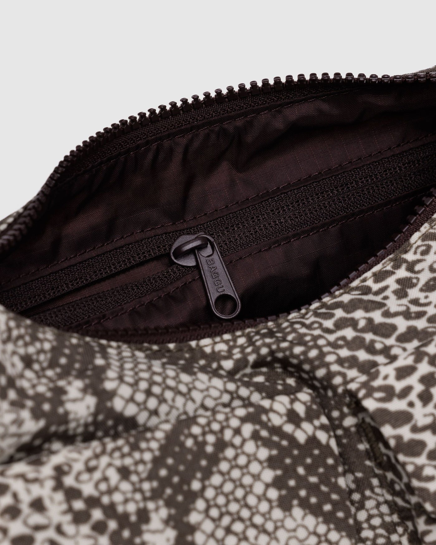 Cargo Shoulder Bag Q8